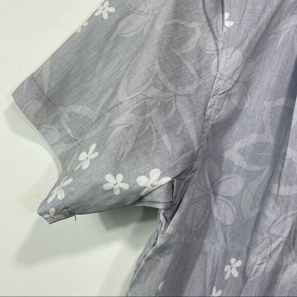 Premiums Hawaiian Grey/White Palm Trees Button Top - Picture 13 of 16